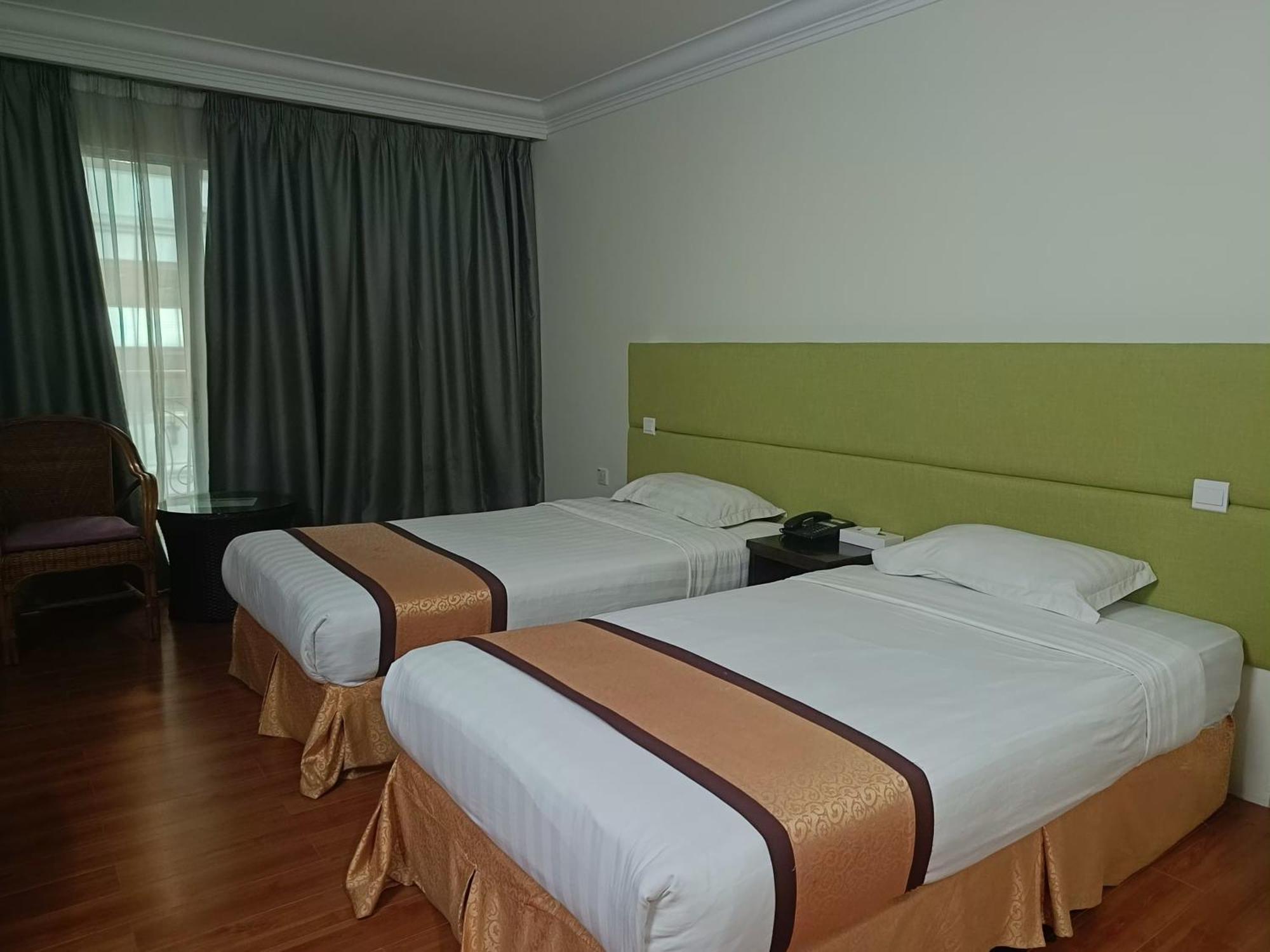 Td Plaza Hotel Кота-Кинабалу Экстерьер фото