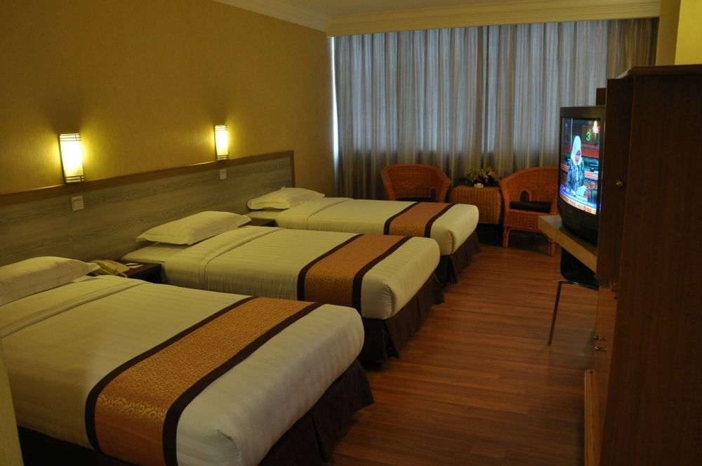 Td Plaza Hotel Кота-Кинабалу Экстерьер фото