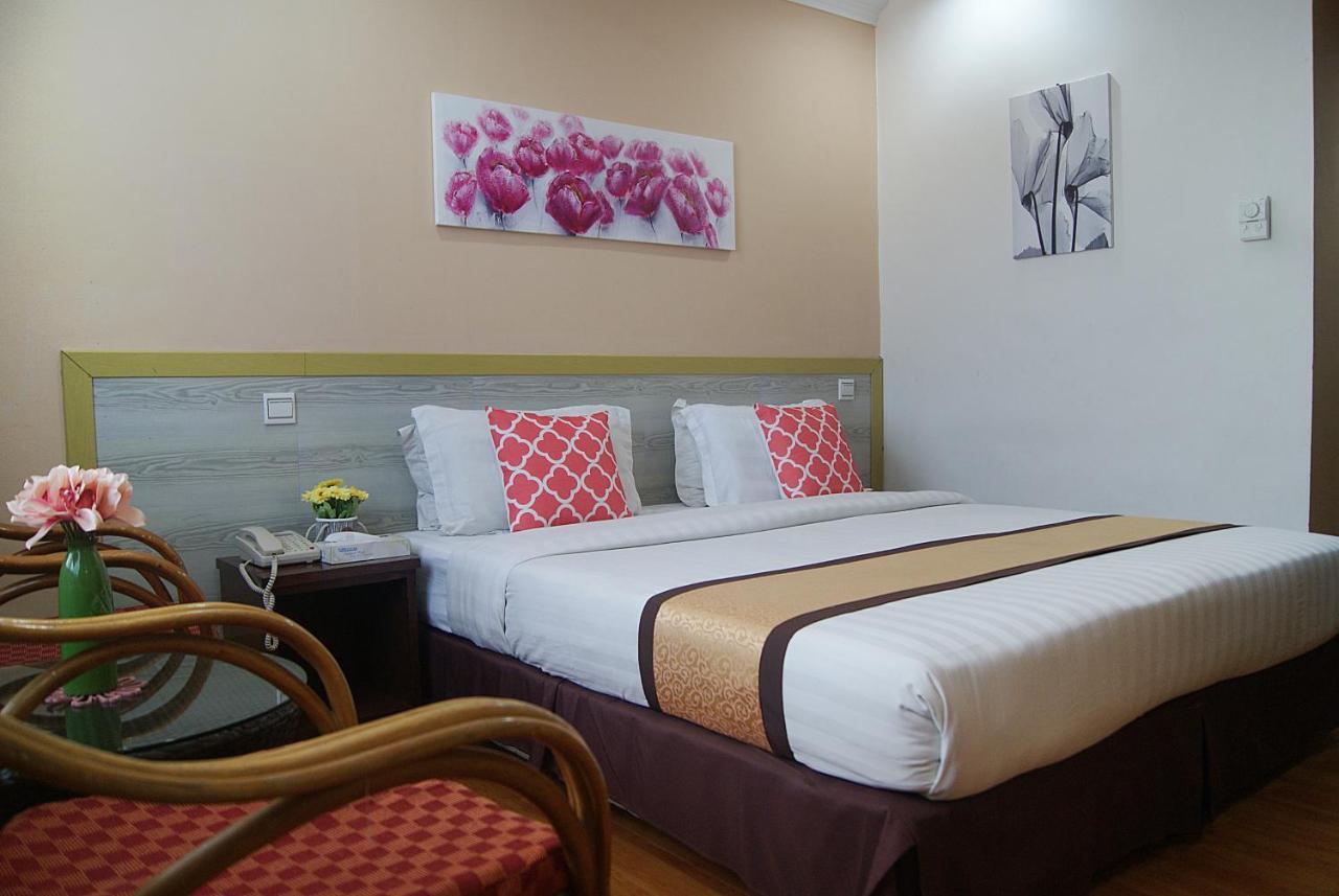 Td Plaza Hotel Кота-Кинабалу Экстерьер фото